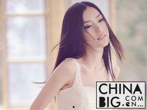 冯静恩的家庭背景,出身名门,传承家族荣耀的杰出青年